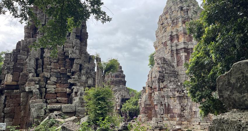 Siem Reap to Battambang: Bamboo Train and Bat Cave