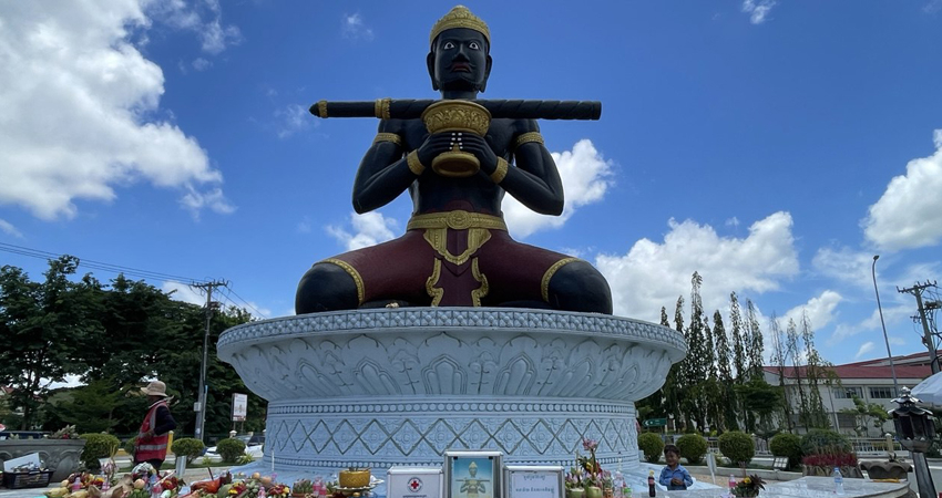 Siem Reap to Battambang: Bamboo Train and Bat Cave