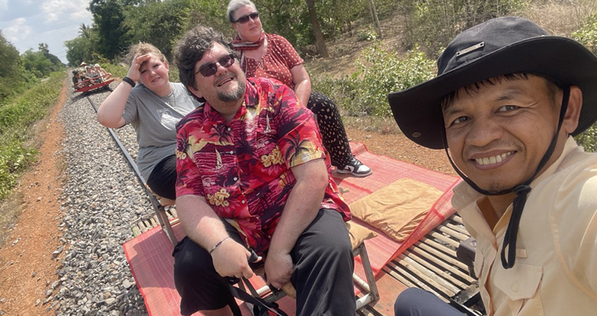 Siem Reap to Battambang: Bamboo Train and Bat Cave