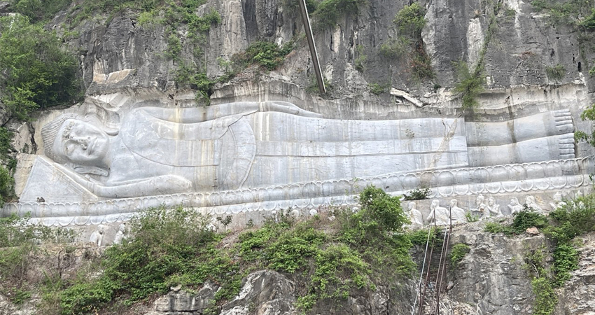 Siem Reap to Battambang: Bamboo Train and Bat Cave